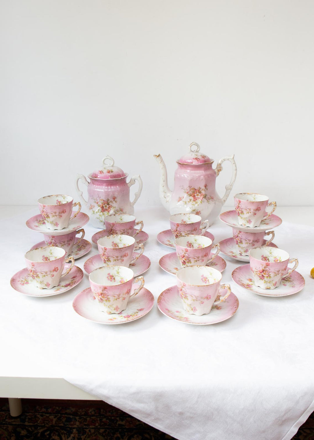 Juego de cafe porcelana francesa rosa y florecillas antiguo