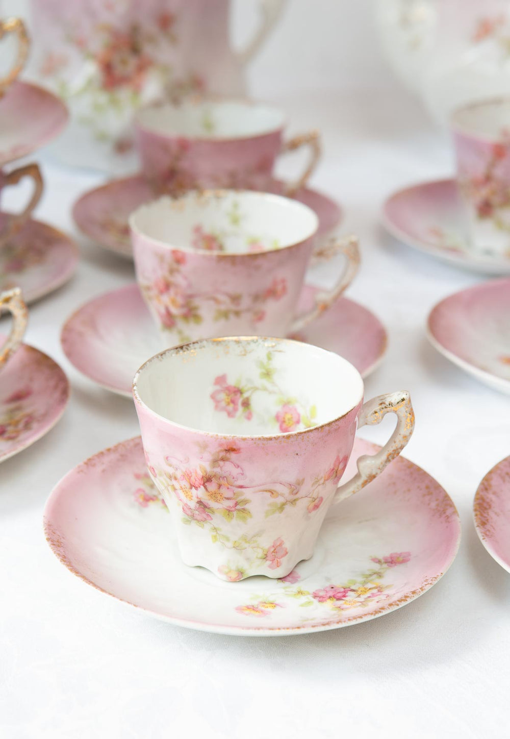 Juego de cafe porcelana francesa rosa y florecillas antiguo