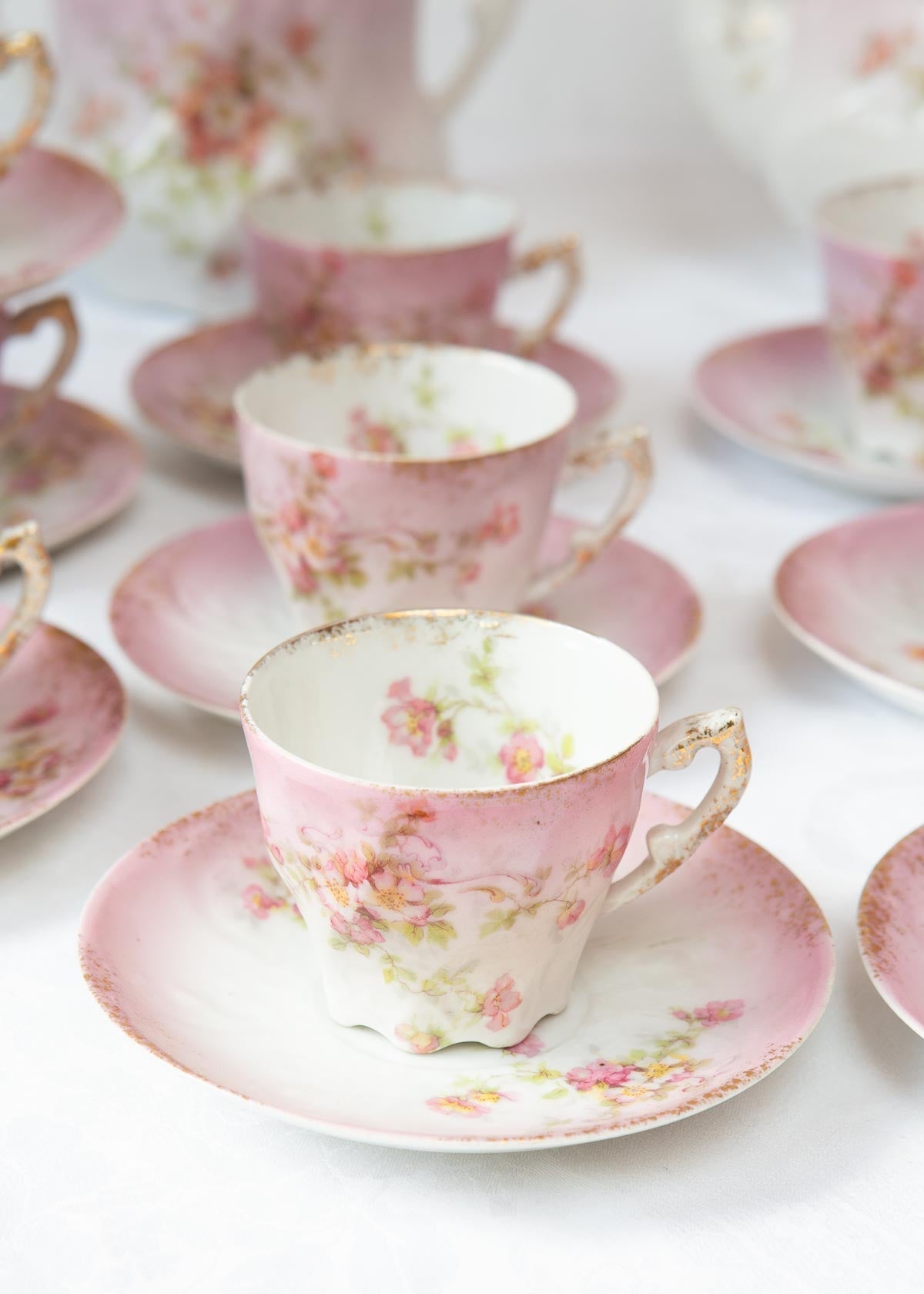 Juego de cafe porcelana francesa rosa y florecillas antiguo