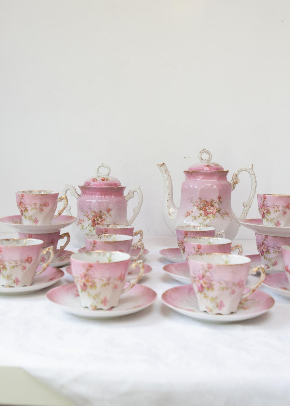 Juego de cafe porcelana francesa rosa y florecillas antiguo