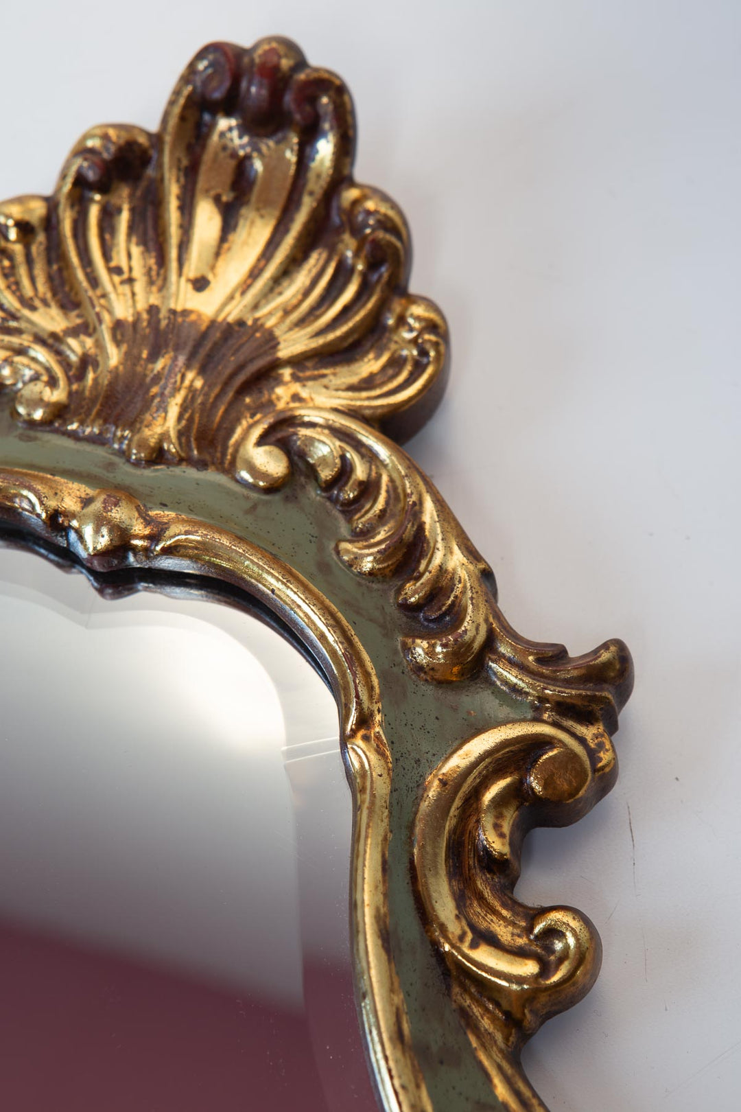 Espejo francés estilo barroco dorado y verde cristal biselado c. 1960s (55*34,5 cm)