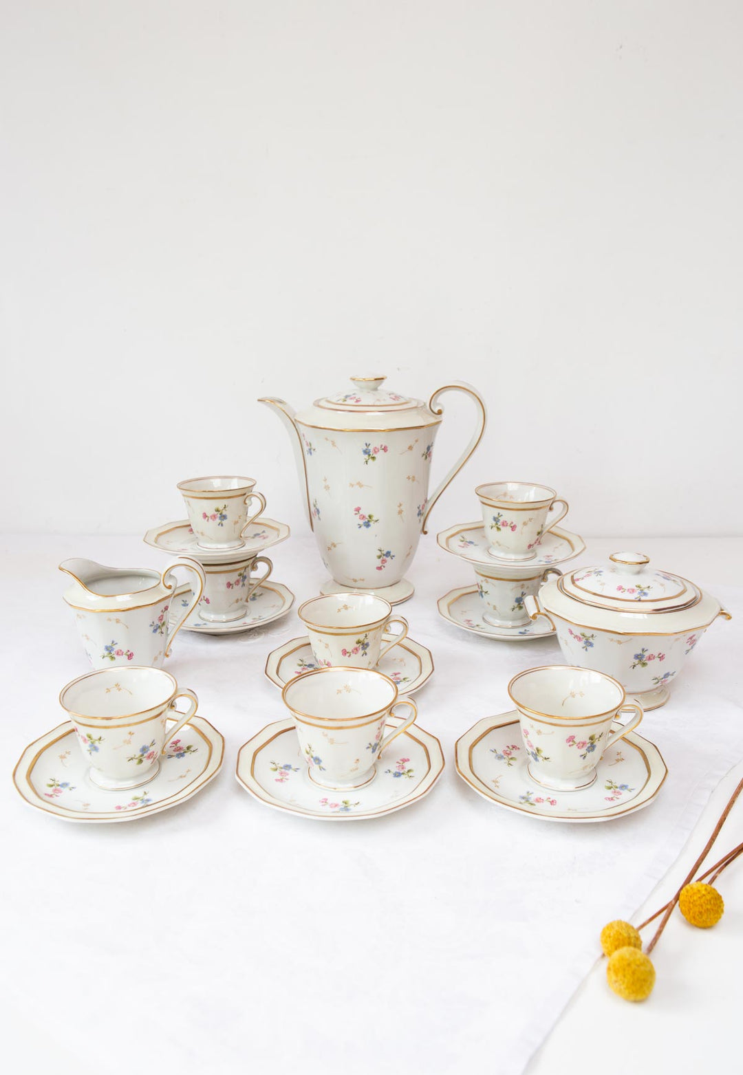 Juego de café en porcelana Limoges Bernardaud, años 1920–1930, 8 SERVICIOS