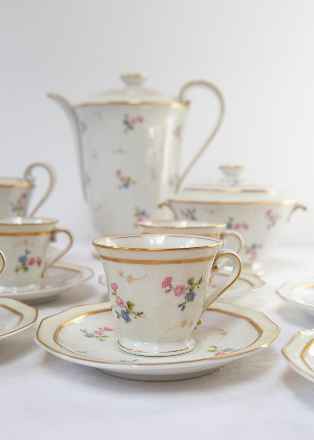 Juego de café en porcelana Limoges Bernardaud, años 1920–1930, 8 servicios