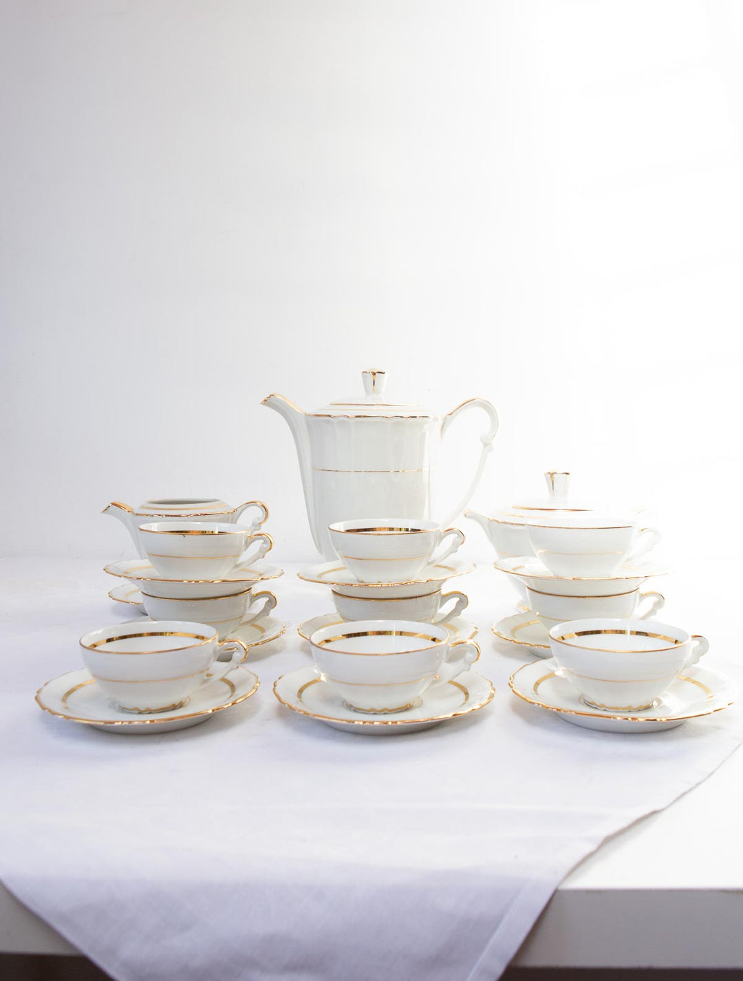 Juego de té Limoges 9 SERVICIOS porcelana ribete dorado c. 1950s (21 PIEZAS)