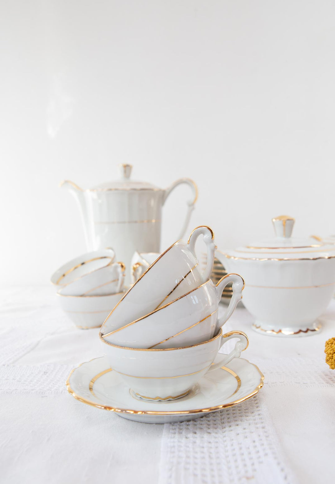 Juego de té Limoges 9 SERVICIOS porcelana ribete dorado c. 1950s (21 PIEZAS)