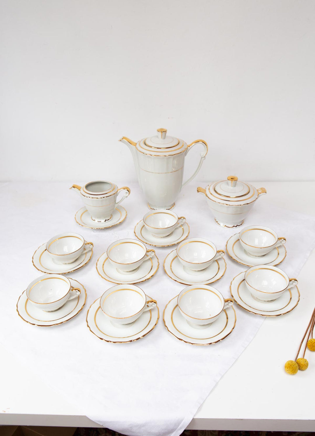 Juego de té Limoges 9 SERVICIOS porcelana ribete dorado c. 1950s (21 PIEZAS)