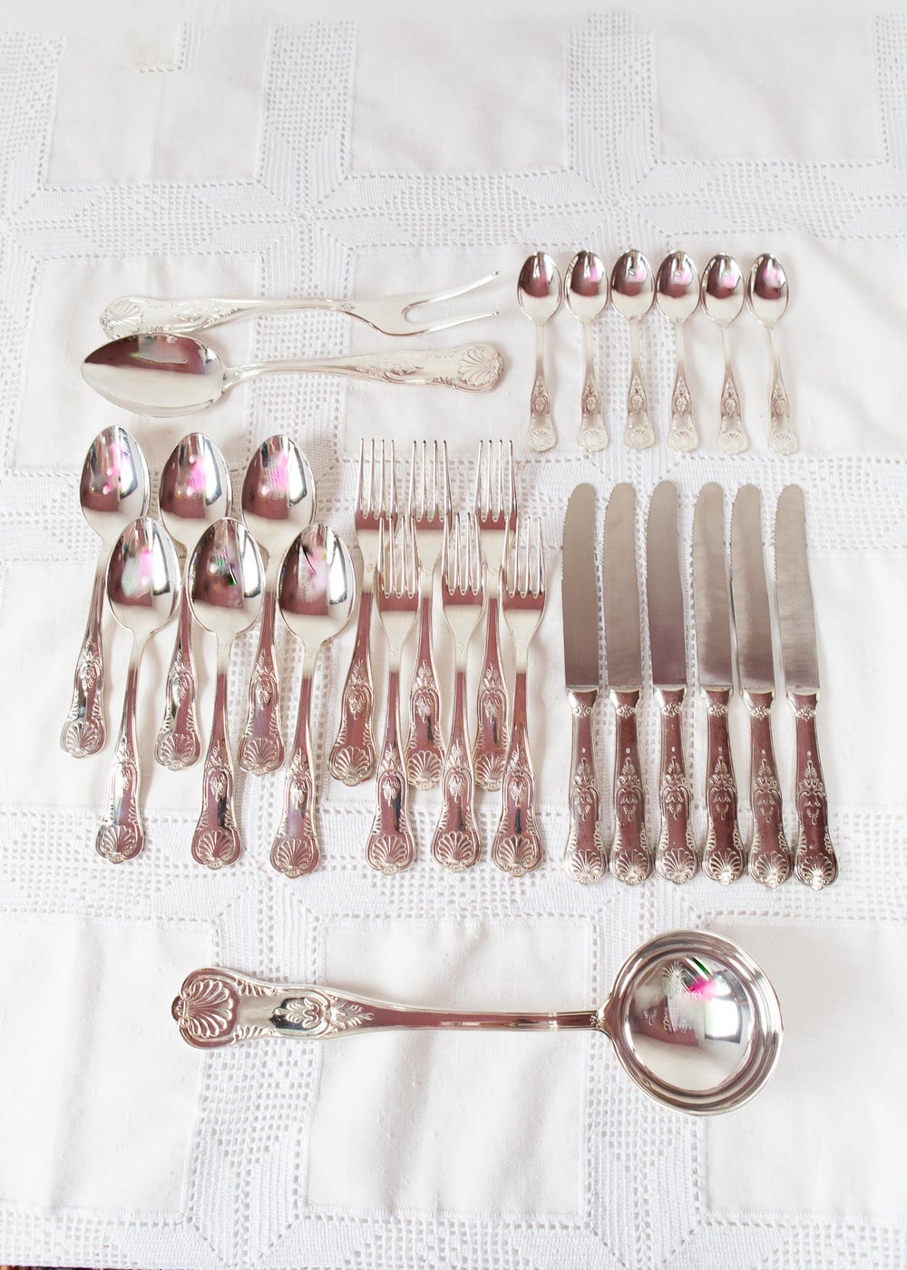 Cubertería de MESA francesa PARA 6 "coquille" c. 1970 (27 PIEZAS). 2 DISPONIBLES