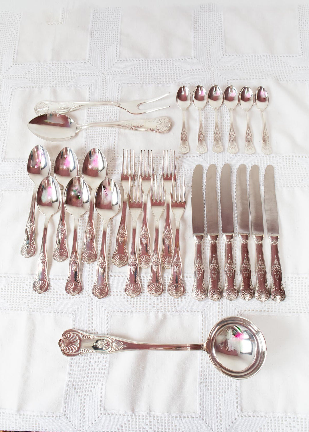 Cubertería de MESA francesa PARA 6 "coquille" c. 1970 (27 PIEZAS). 2 DISPONIBLES