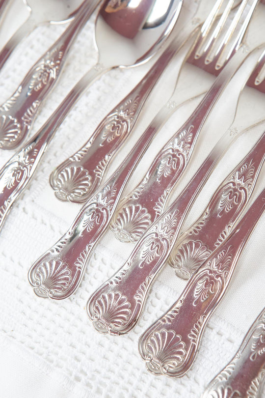 Cubertería de MESA francesa PARA 6 "coquille" c. 1970 (27 PIEZAS). 2 DISPONIBLES