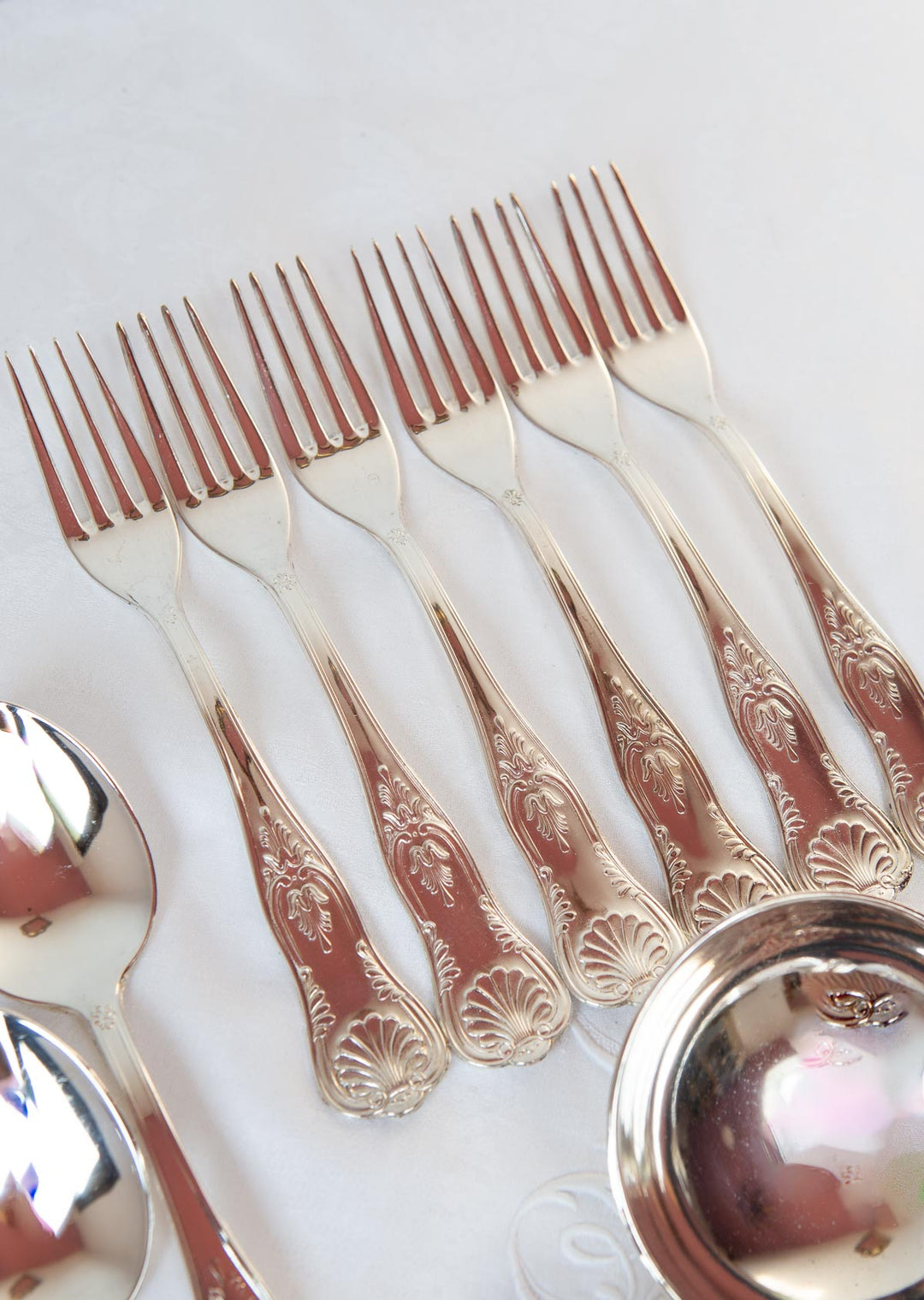 Cubertería de MESA francesa PARA 6 "coquille" c. 1970 (27 PIEZAS). 2 DISPONIBLES