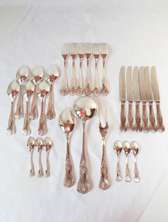 Cubertería de MESA francesa PARA 6 "coquille" c. 1970 (27 PIEZAS). 2 DISPONIBLES