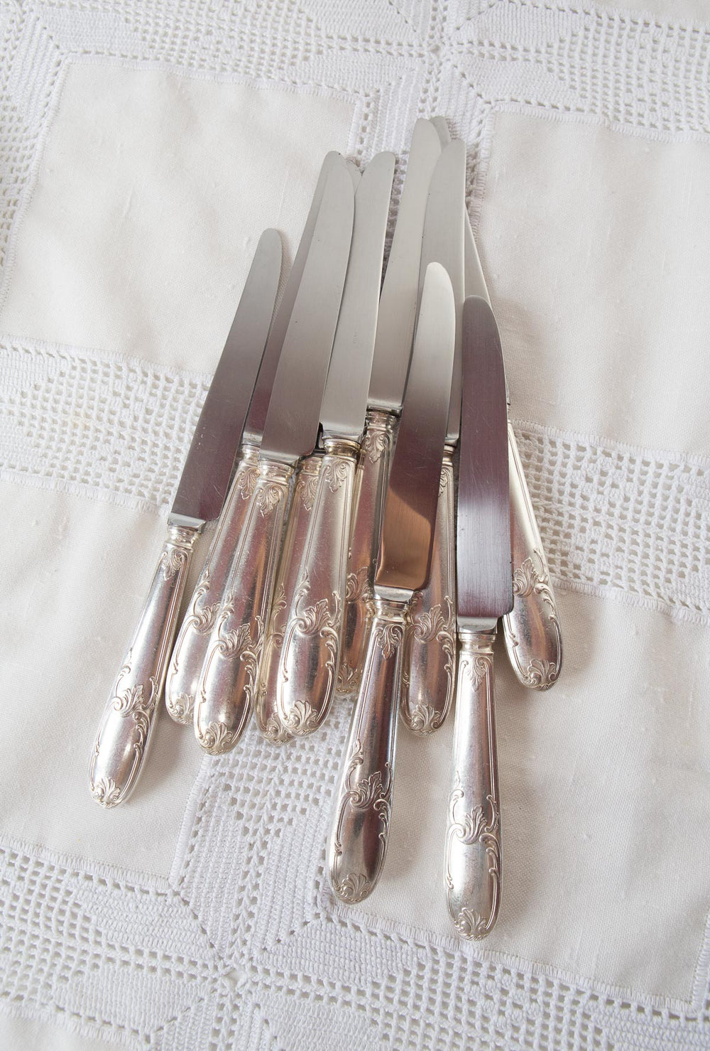 Juego 10 cuchillos MESA franceses estilo Louis XV baño plata c. 1940s