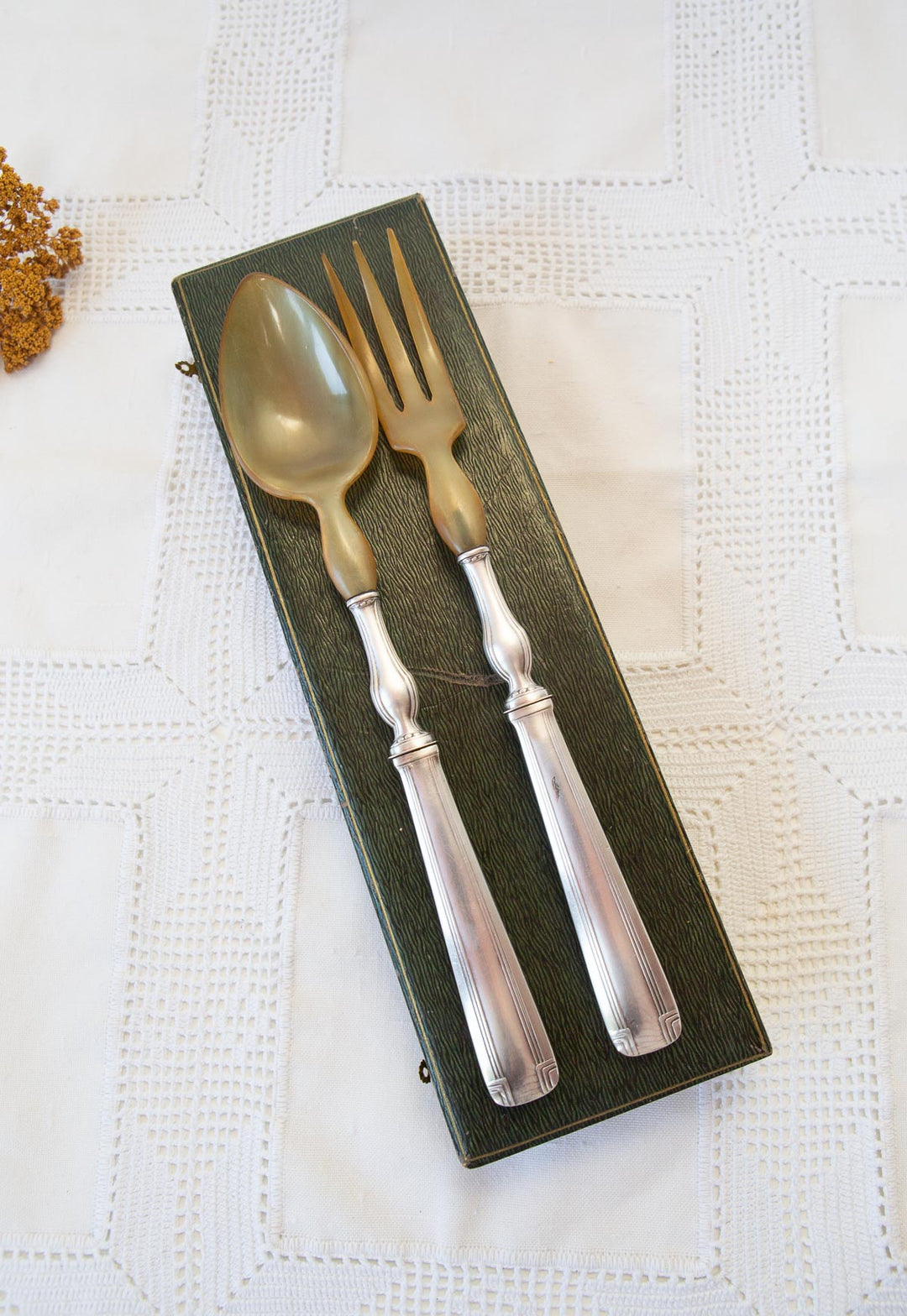 Antiguos cubiertos art decó para ensalada franceses Orbrille en estuche c. 1930