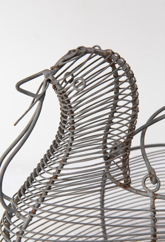 Cesta francesa antigua para huevos en forma de gallina c. 1940-50