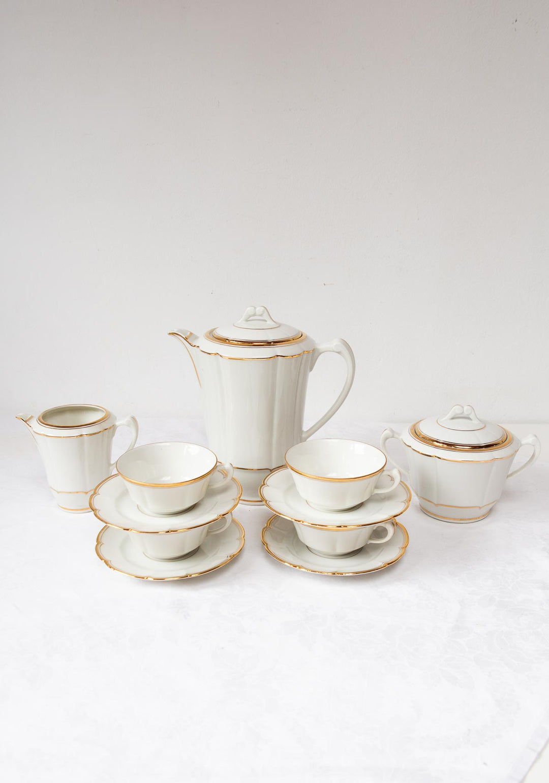 Juego de café/té en porcelana Limoges blanca y dorada, 4 SERVICIOS (11 PIEZAS)