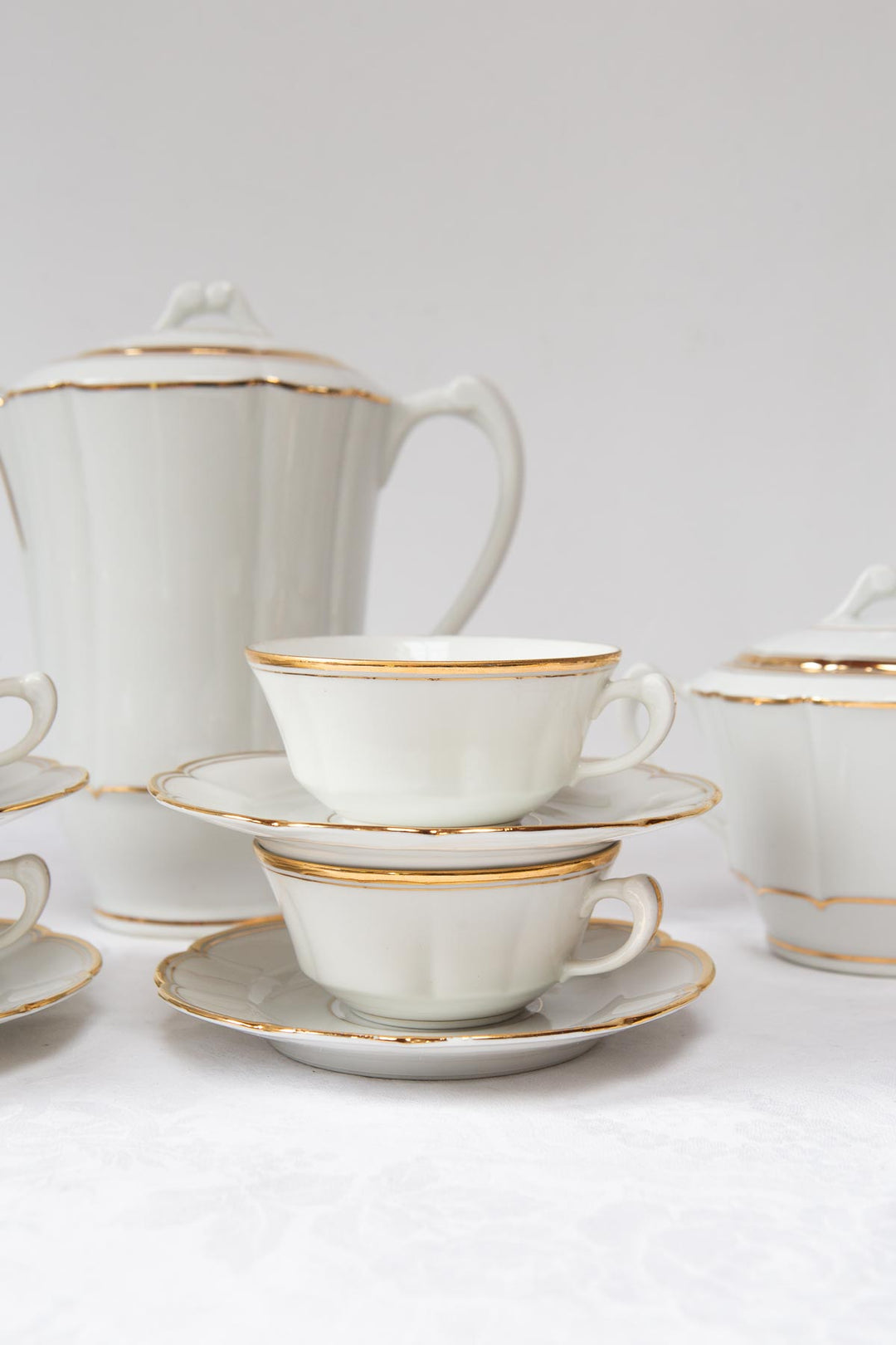 Juego de café/té en porcelana Limoges blanca y dorada, 4 SERVICIOS (11 PIEZAS)