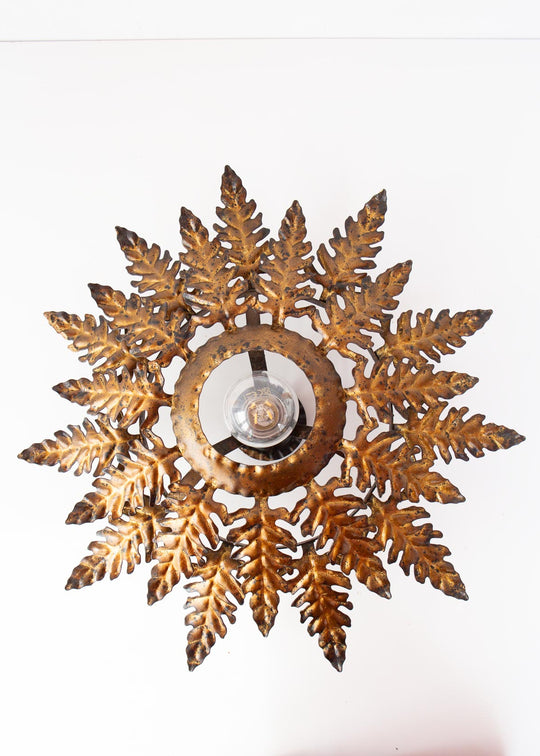 Plafón estilo sol hojas metal dorado c. 1960 (36 cm)