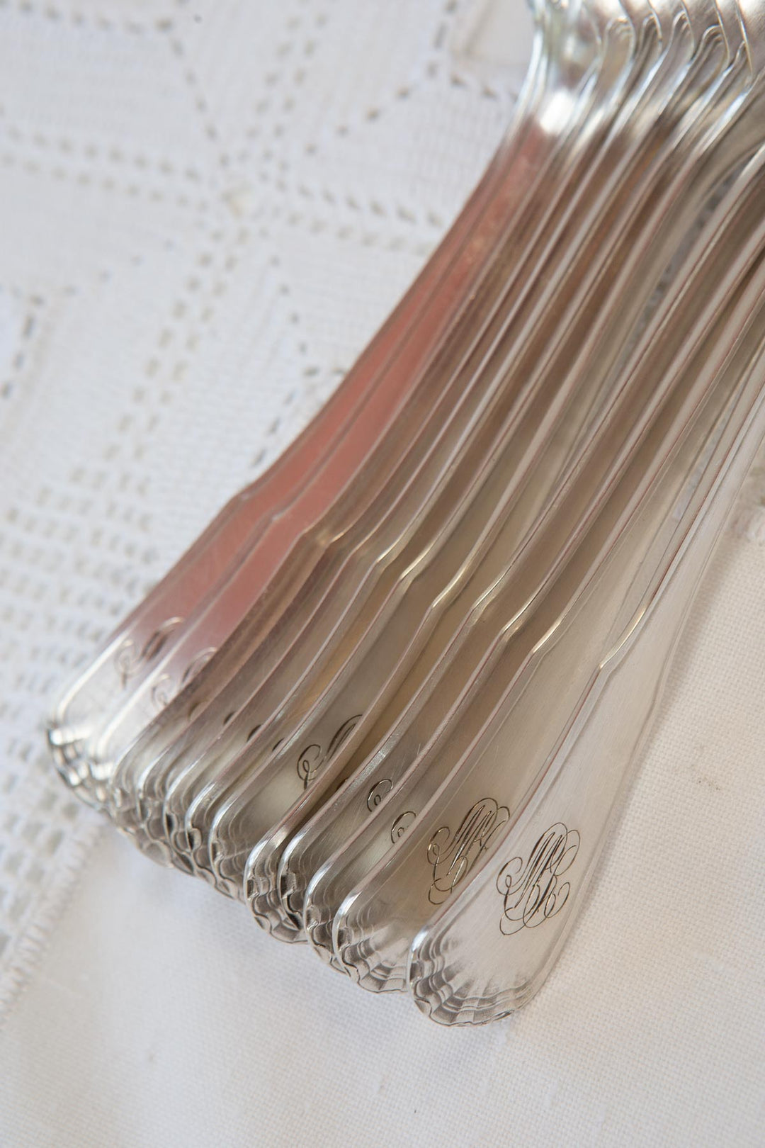 Juego 12 CUCHARAS MESA con iniciales monogramas ERCUIS Coquille