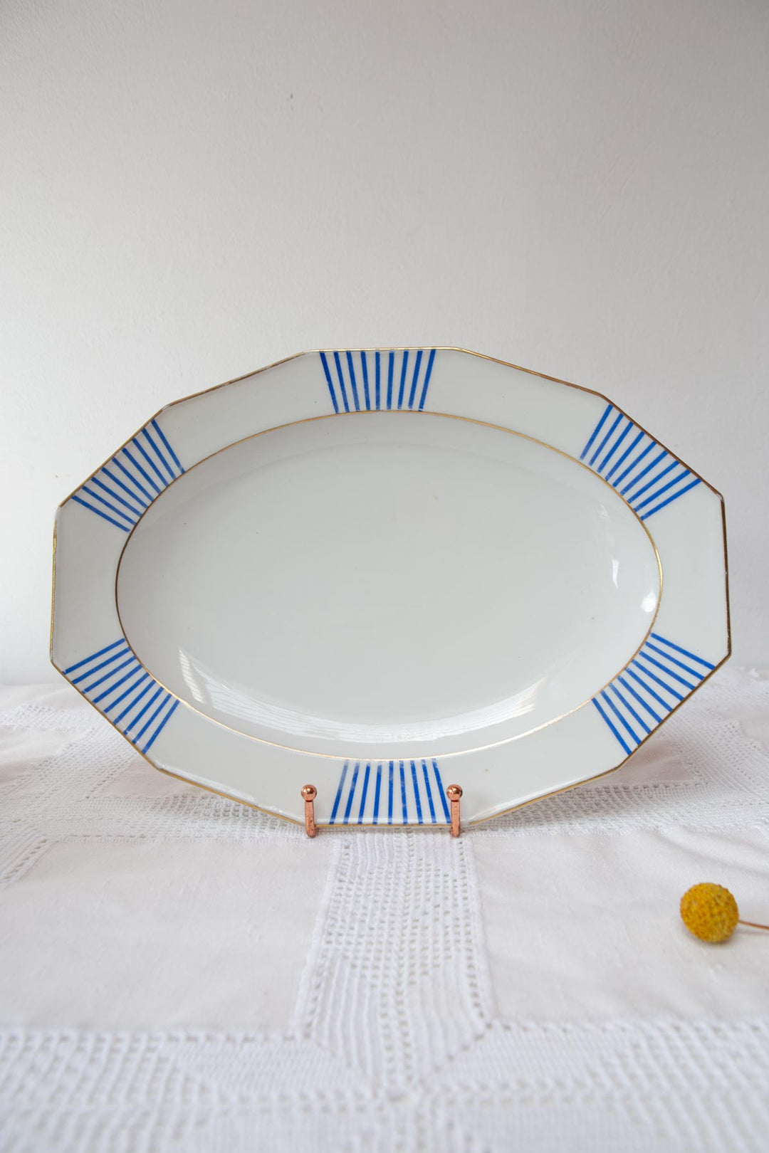 sopera antigua con fuente porcelana limoges lanterier blanco y azul