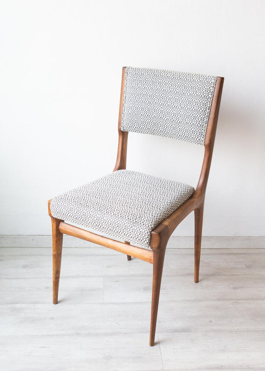 Silla estilo nórdico años 50 nogal europeo tapizado nuevo