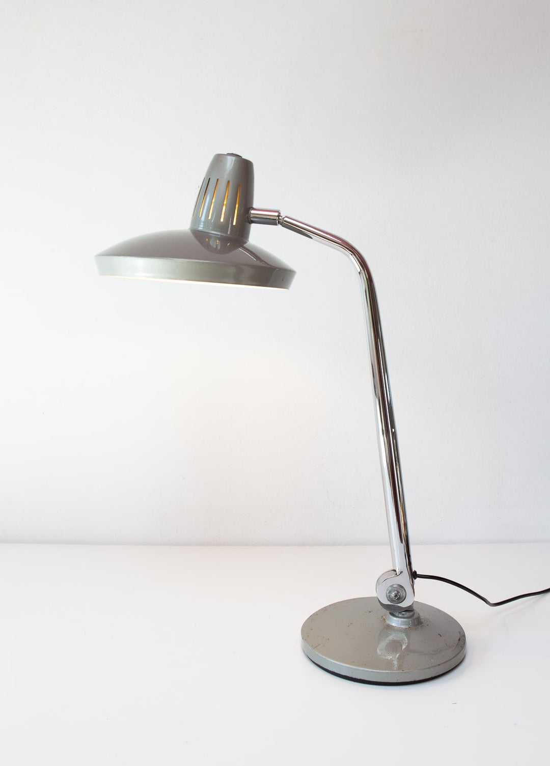 Lámpara de mesa FASE modelo FARO gris años 60/70