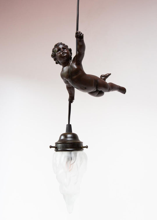 Pequeña lámpara de techo angelote con tulipa finales s. XX