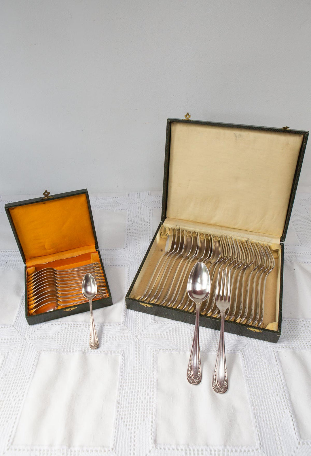 cuberteria francesa antigua con iniciales art deco
