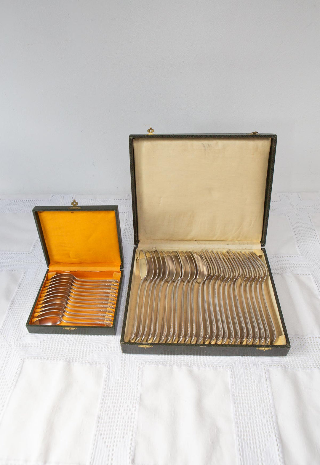 cuberteria francesa antigua con iniciales art deco