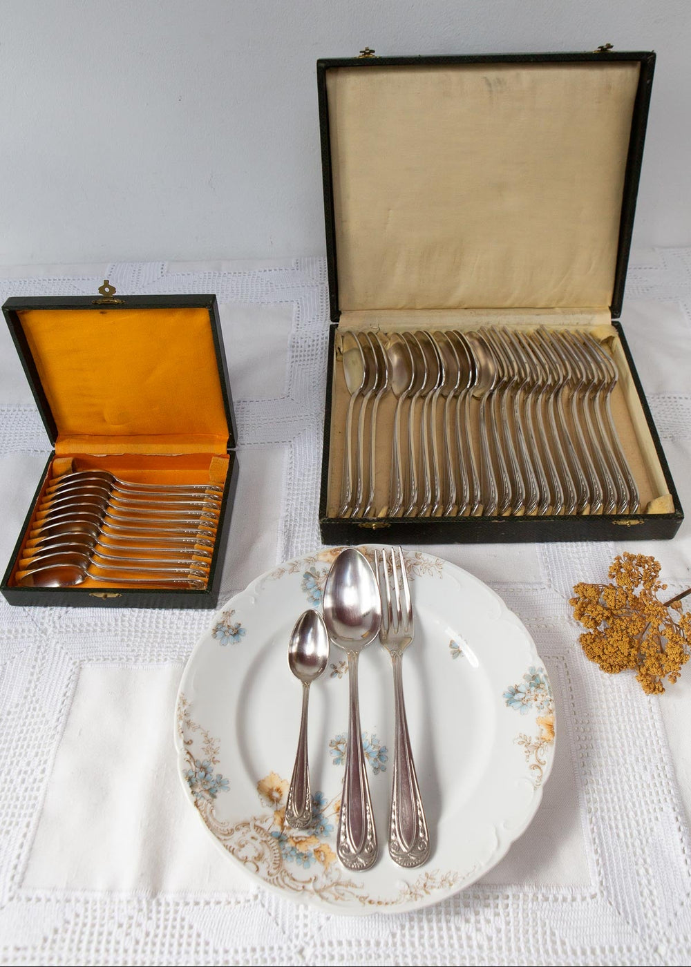 cuberteria francesa antigua con iniciales art deco