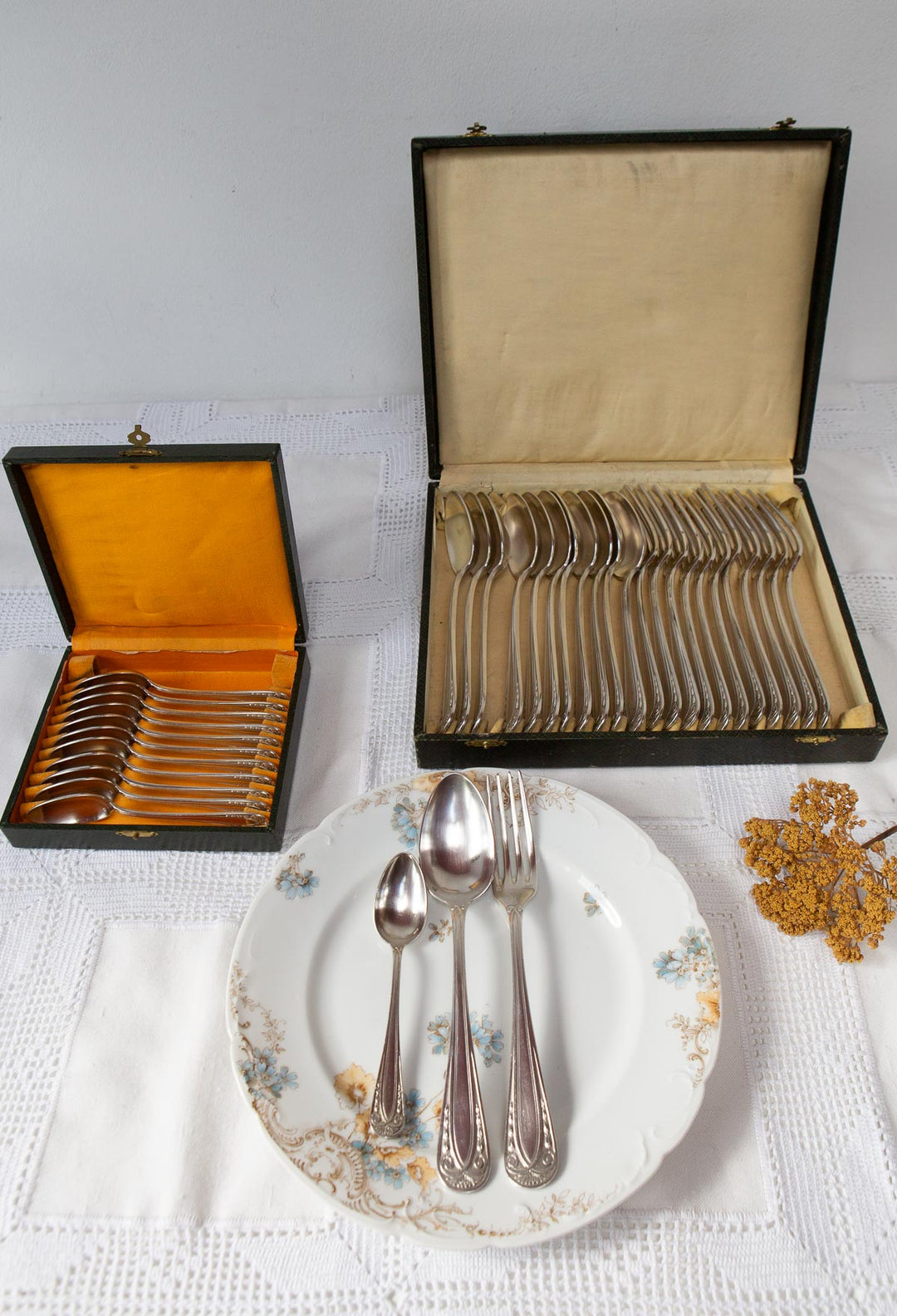 cuberteria francesa antigua con iniciales art deco
