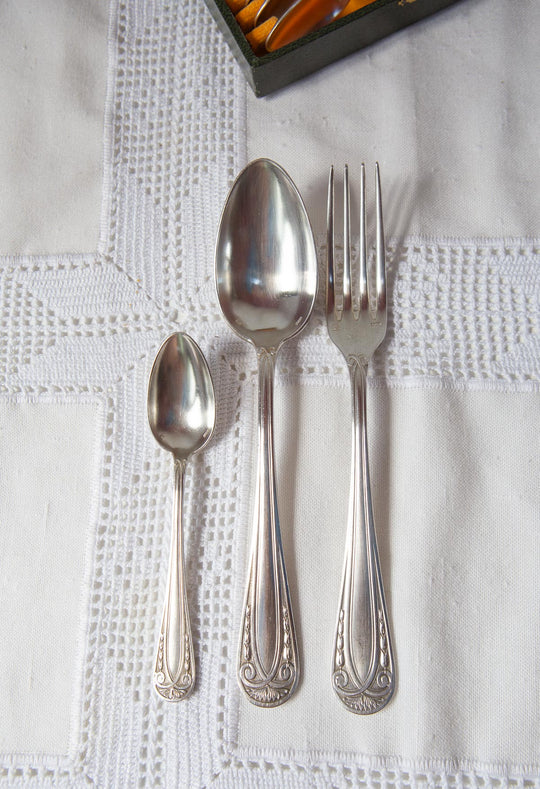 Cubertería art decó francesa PARA 12 inicial T Apollo c. 1930 (36 PIEZAS)