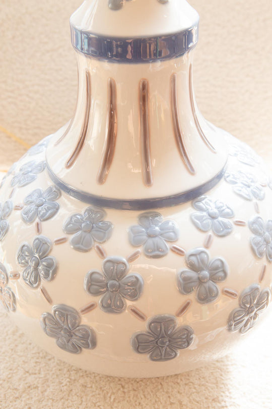Lámpara de mesa porcelana Lladró flores c. 1960 (44 cm)
