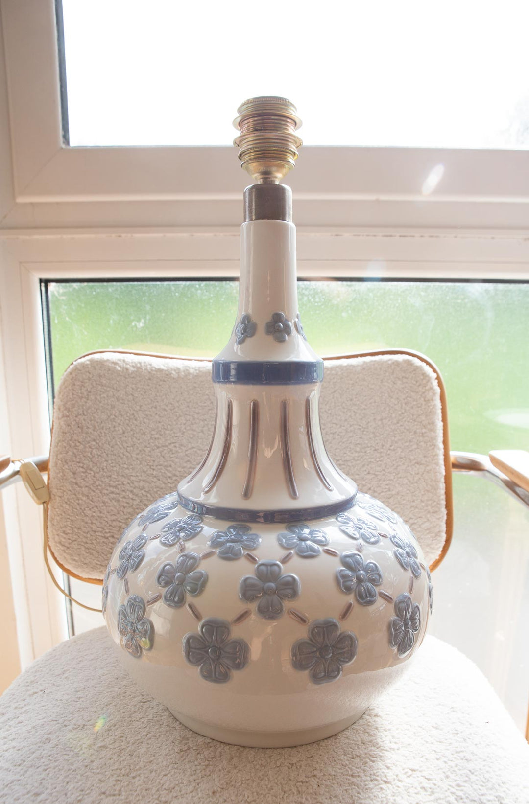 Lámpara de mesa porcelana Lladró flores c. 1960 (44 cm)