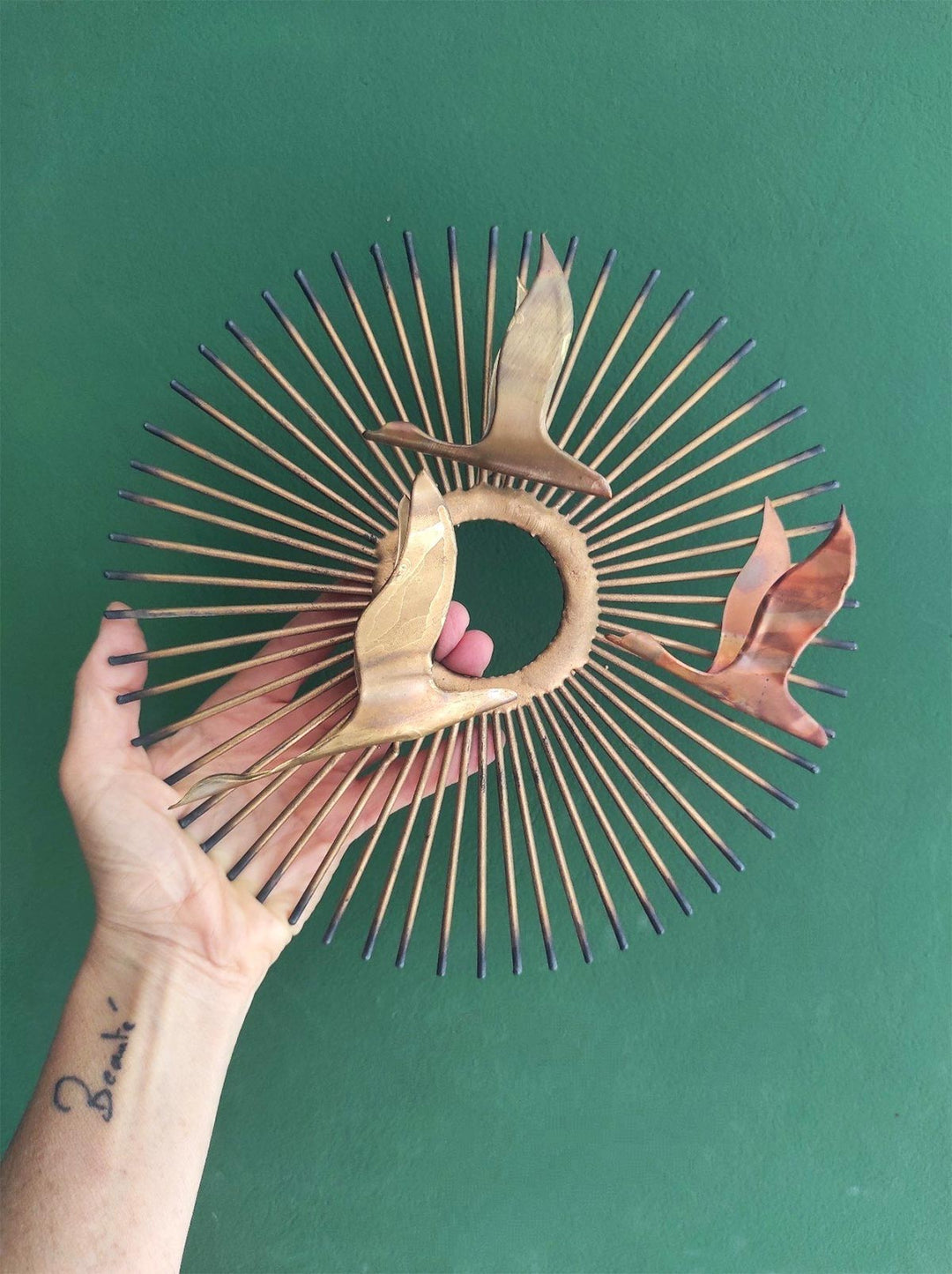 Escultura sol pájaros metal atribuida Curtis Jeré años 60/70 (26 cm)