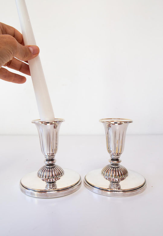 Pareja candeleros suecos latón con baño plata