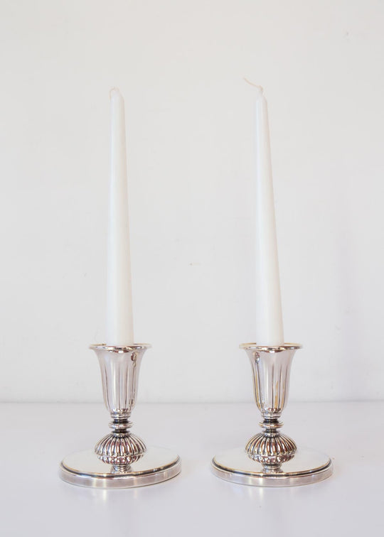 Pareja candeleros suecos latón con baño plata