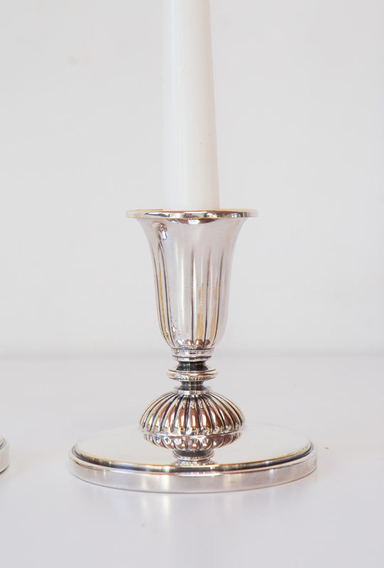 Pareja candeleros suecos latón con baño plata