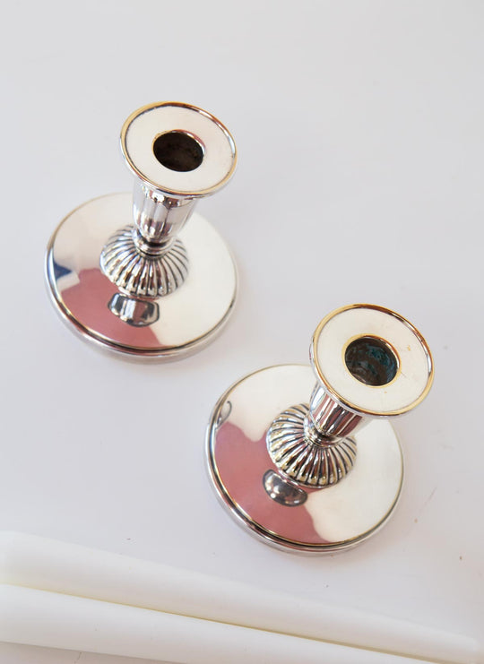 Pareja candeleros suecos latón con baño plata