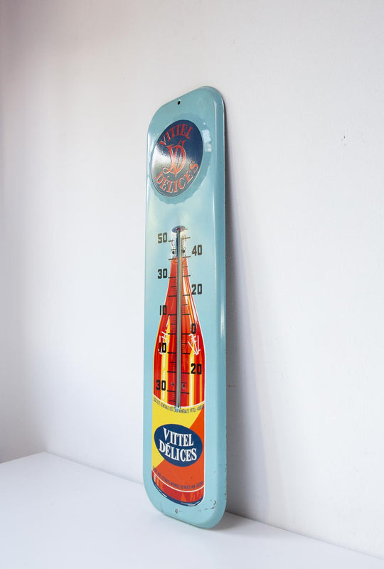 Placa metálica publicitaria termómetro Vittel Delices c. 1950s (69*19 cm)