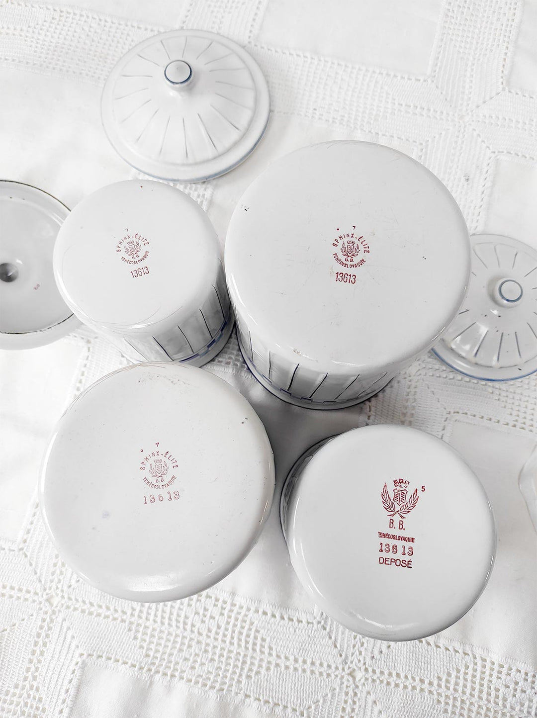 Juego 4 botes cocina metal esmaltado Art Déco – Sphinx Elite, Checoslovaquia c. 1930 (SIN ESTRENAR)