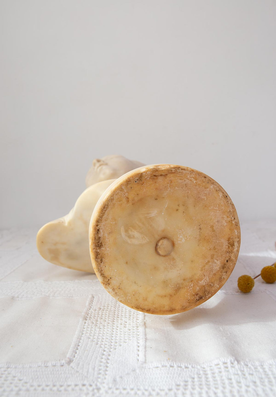 Antiguo busto de niña en cera patinada según escultura de Houdon s. XIX (50 cm)