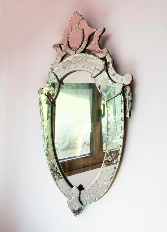 Gran espejo veneciano con copete c. 1940/50s (100*69 cm)