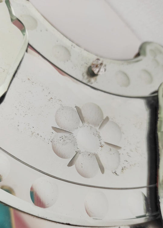 Gran espejo veneciano con copete c. 1940/50s (100*69 cm)