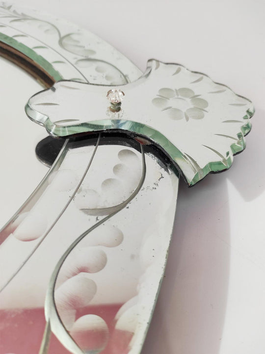 Gran espejo veneciano con copete c. 1940/50s (100*69 cm)