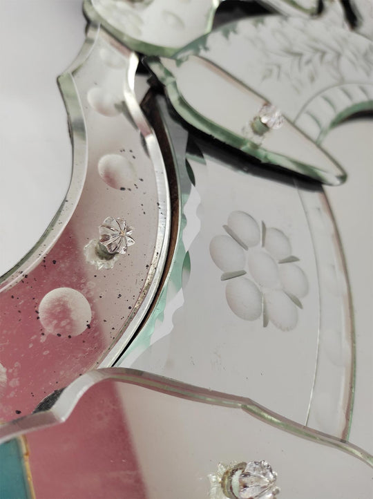 Gran espejo veneciano con copete c. 1940/50s (100*69 cm)