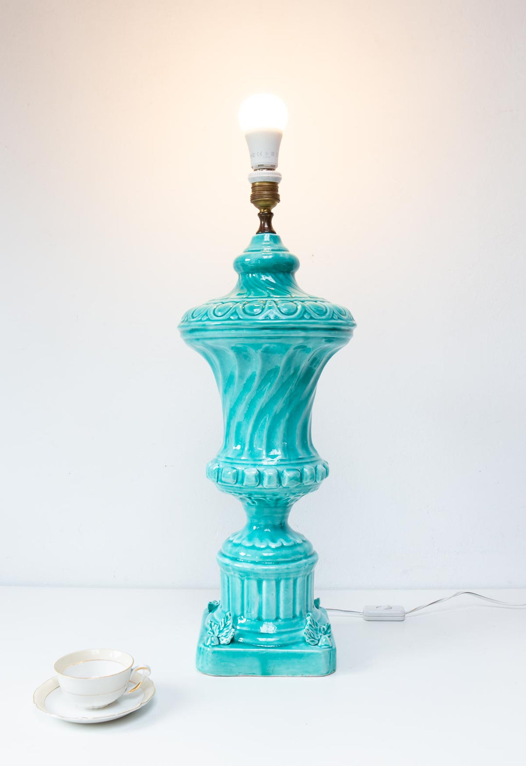 Gran lámpara mesa Manises azul turquesa c. 1960s (61 cm)