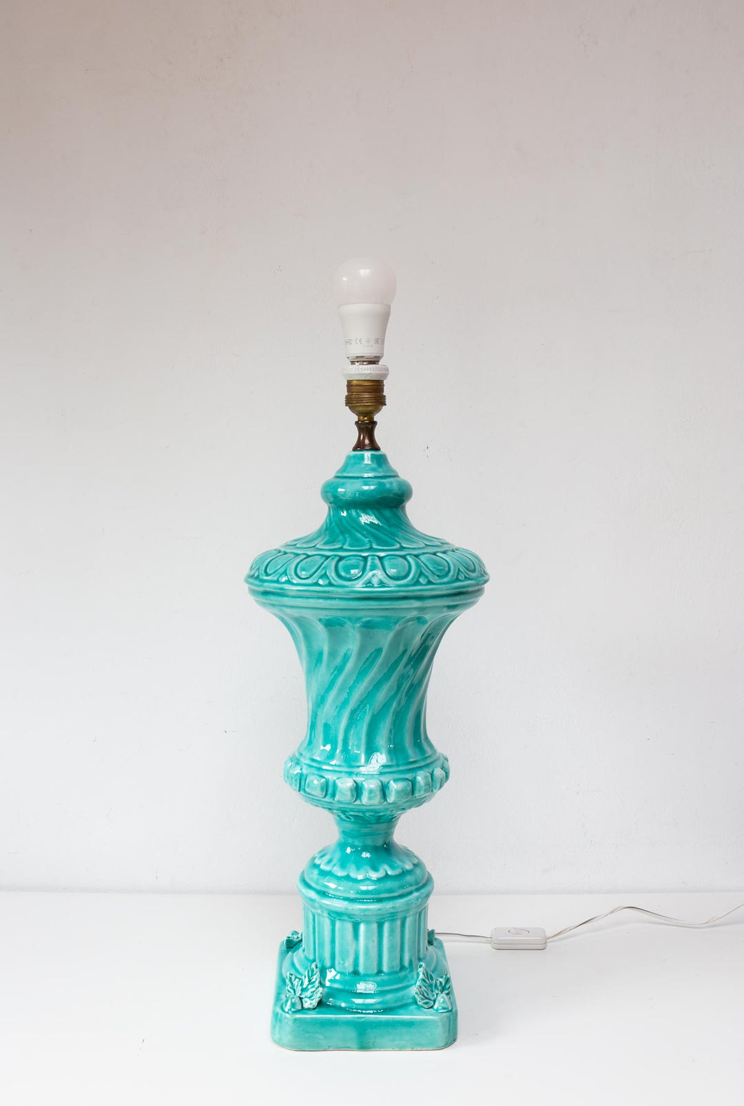 Gran lámpara mesa Manises azul turquesa c. 1960s (61 cm)