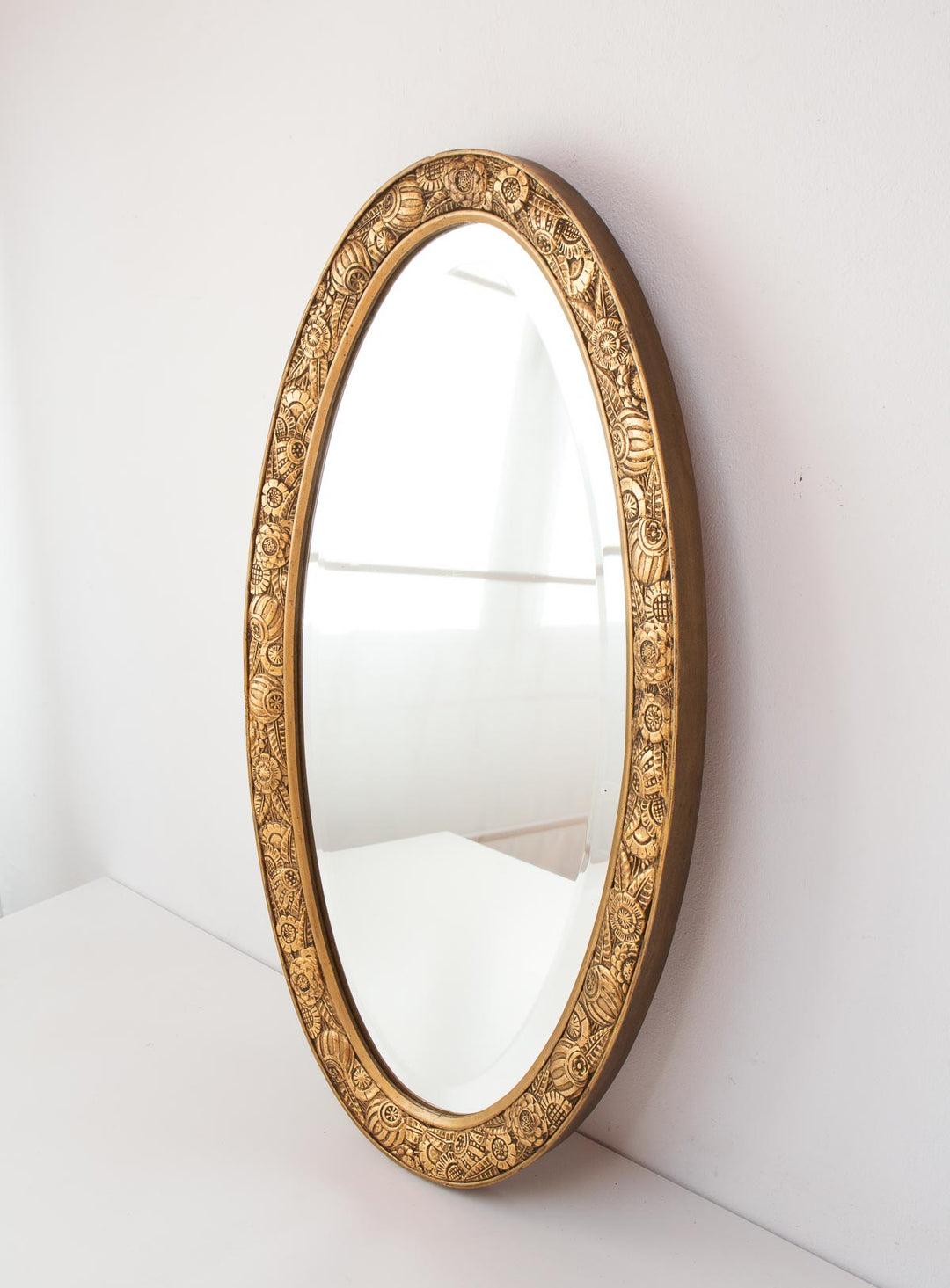 Espejo dorado francés ovalado estilo art decó c. 1940/50s (74,5*41 cm)