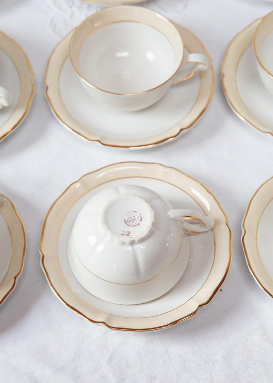 Juego café té para 11 loza francesa beige y dorado c. 1960s (24 PIEZAS)