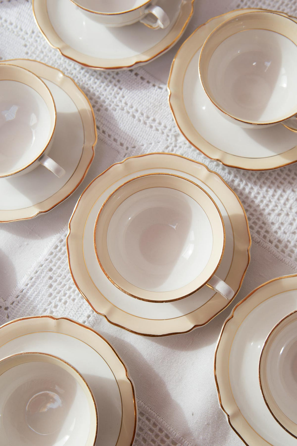 Juego café té para 12 loza francesa beige y dorado c. 1960s (27 PIEZAS)